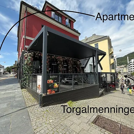 Romslig Midt I Sentrum - 3 Store Soverom!