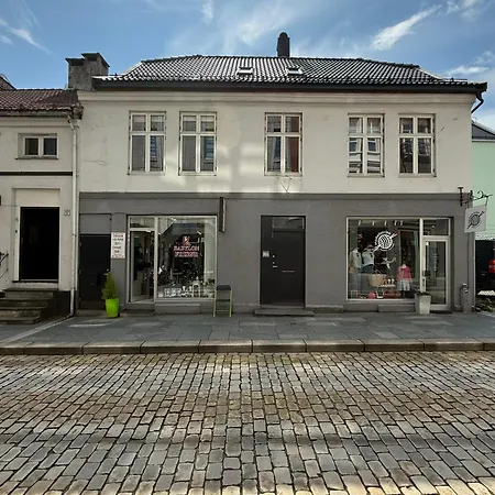 Romslig Midt I Sentrum - 3 Store Soverom! *