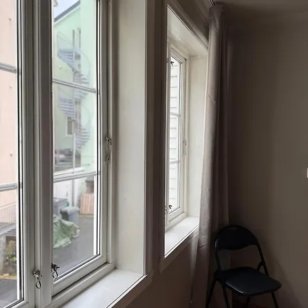 شقة Romslig Midt I Sentrum - Komfort Med Kvalitetsenger Og Dyner