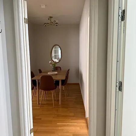 Romslig Midt I Sentrum - Komfort Med Kvalitetsenger Og Dyner شقة *