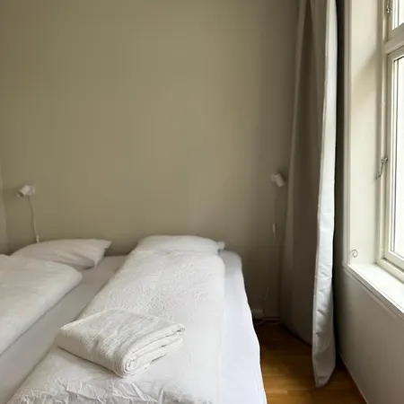 Romslig Midt I Sentrum - Komfort Med Kvalitetsenger Og Dyner شقة *