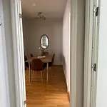 Romslig Midt I Sentrum - Komfort Med Kvalitetsenger Og Dyner Leilighet *